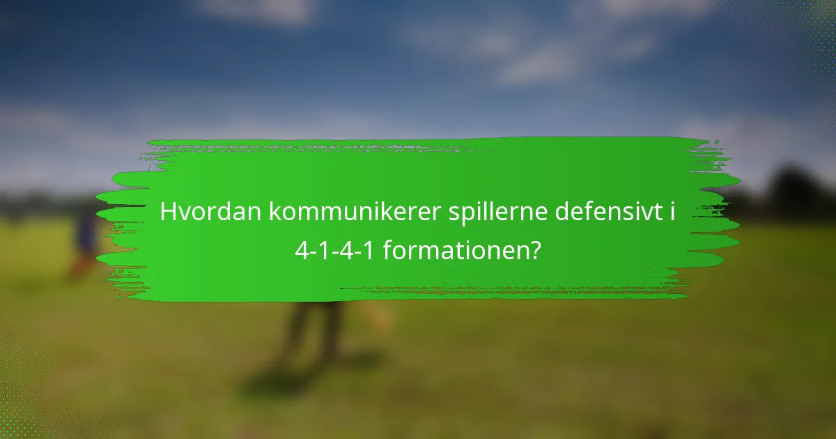 Hvordan kommunikerer spillerne defensivt i 4-1-4-1 formationen?
